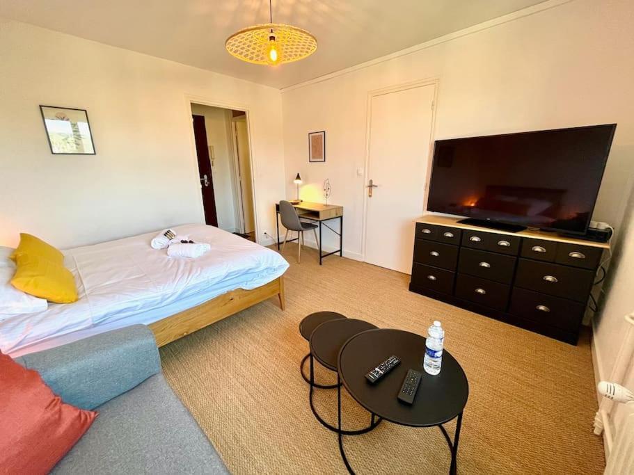 Giena - Sils Apartment Caen Bagian luar foto